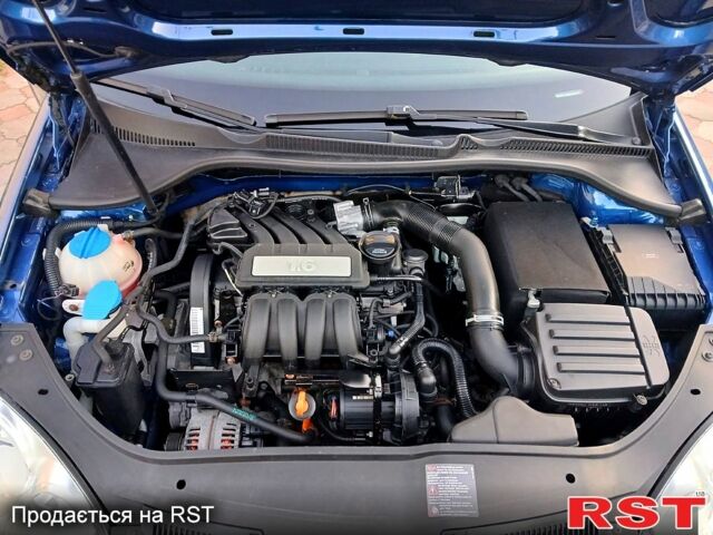 Синий Фольксваген Гольф, объемом двигателя 1.6 л и пробегом 246 тыс. км за 6100 $, фото 5 на Automoto.ua