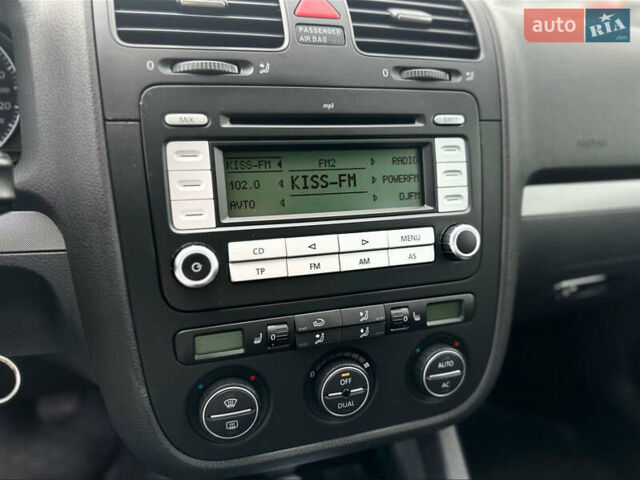 Синий Фольксваген Гольф, объемом двигателя 1.4 л и пробегом 210 тыс. км за 6600 $, фото 12 на Automoto.ua