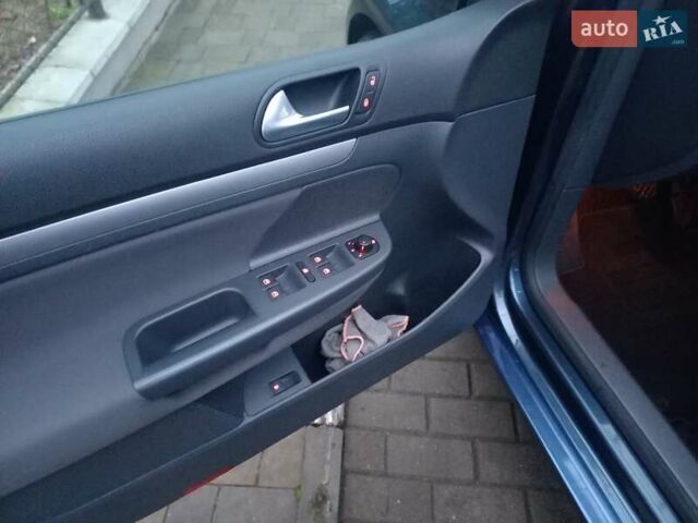 Синий Фольксваген Гольф, объемом двигателя 1.4 л и пробегом 200 тыс. км за 5850 $, фото 22 на Automoto.ua