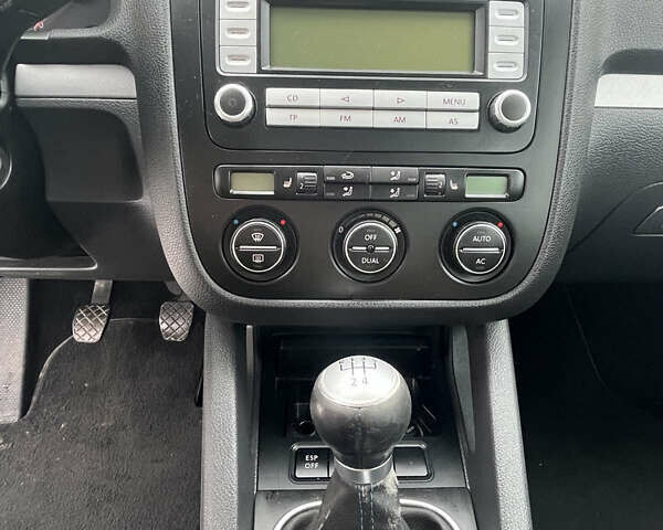 Синий Фольксваген Гольф, объемом двигателя 1.6 л и пробегом 162 тыс. км за 5800 $, фото 9 на Automoto.ua