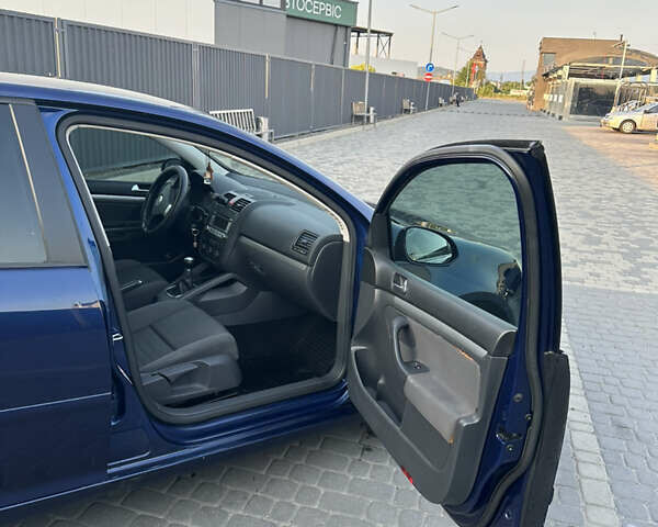 Синий Фольксваген Гольф, объемом двигателя 1.39 л и пробегом 256 тыс. км за 5900 $, фото 5 на Automoto.ua