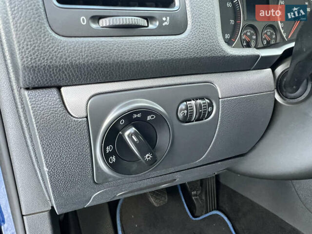 Синий Фольксваген Гольф, объемом двигателя 1.6 л и пробегом 235 тыс. км за 5999 $, фото 33 на Automoto.ua