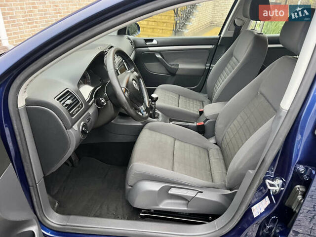 Синий Фольксваген Гольф, объемом двигателя 1.6 л и пробегом 161 тыс. км за 5800 $, фото 23 на Automoto.ua