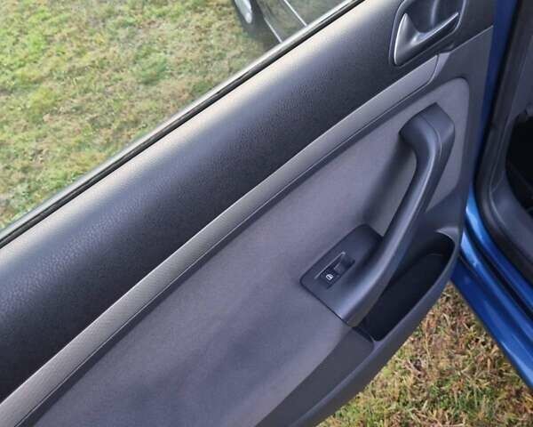 Фольксваген Гольф 2007 в Луцке на Automoto.ua Синий Фольксваген Гольф, объемом двигателя 1.6 л и пробегом 174 тыс. км за 6100 $, фото 29 на Automoto.ua