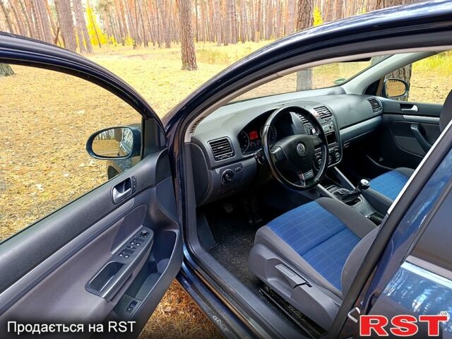 Синий Фольксваген Гольф, объемом двигателя 1.6 л и пробегом 223 тыс. км за 6200 $, фото 6 на Automoto.ua