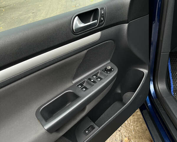 Синий Фольксваген Гольф, объемом двигателя 1.6 л и пробегом 178 тыс. км за 6500 $, фото 16 на Automoto.ua