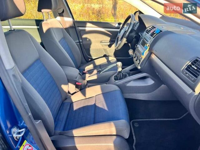 Синий Фольксваген Гольф, объемом двигателя 1.39 л и пробегом 186 тыс. км за 5700 $, фото 13 на Automoto.ua