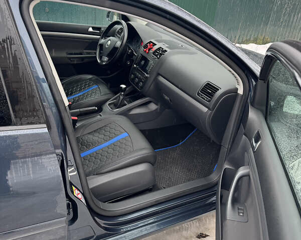 Синий Фольксваген Гольф, объемом двигателя 1.6 л и пробегом 223 тыс. км за 5999 $, фото 5 на Automoto.ua