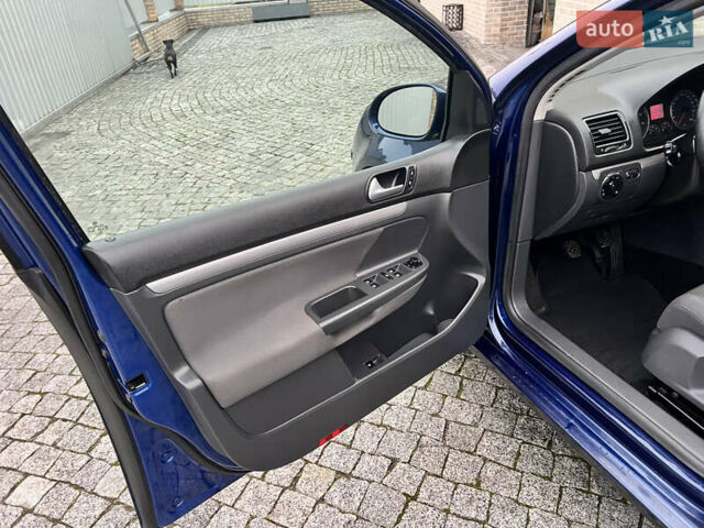 Синий Фольксваген Гольф, объемом двигателя 1.6 л и пробегом 161 тыс. км за 5800 $, фото 24 на Automoto.ua