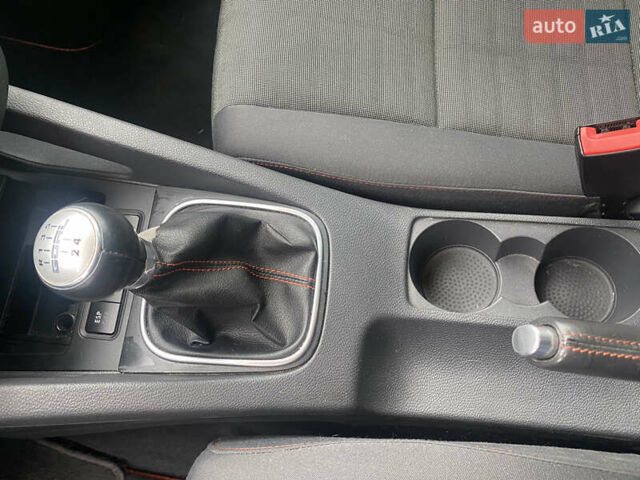 Синий Фольксваген Гольф, объемом двигателя 1.6 л и пробегом 230 тыс. км за 5950 $, фото 16 на Automoto.ua