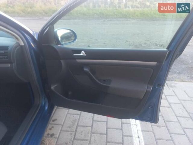 Синий Фольксваген Гольф, объемом двигателя 1.6 л и пробегом 250 тыс. км за 5700 $, фото 35 на Automoto.ua