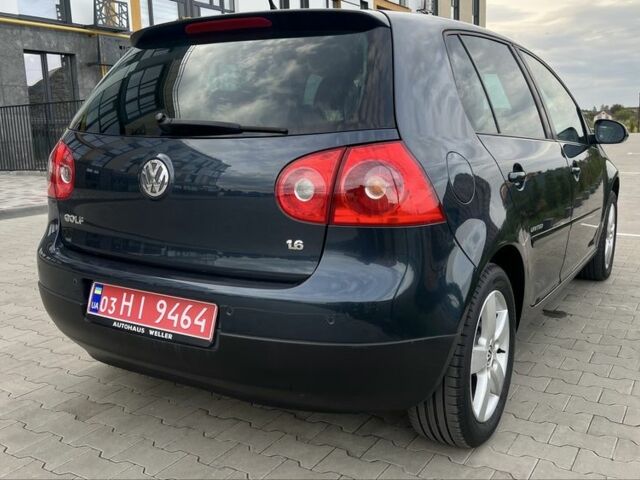 Синий Фольксваген Гольф, объемом двигателя 1.6 л и пробегом 250 тыс. км за 6450 $, фото 2 на Automoto.ua