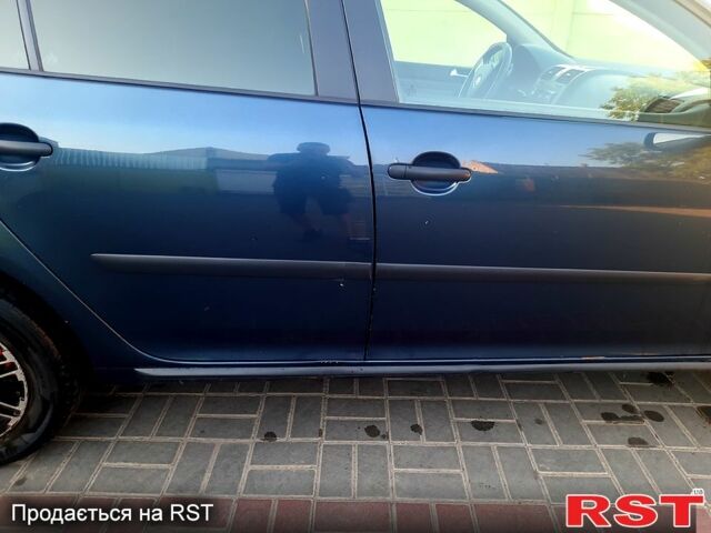 Синий Фольксваген Гольф, объемом двигателя 1.6 л и пробегом 159 тыс. км за 4900 $, фото 6 на Automoto.ua