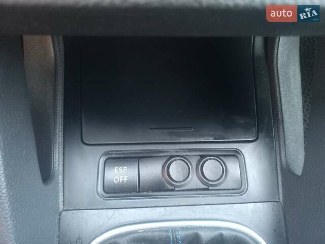 Синий Фольксваген Гольф, объемом двигателя 1.6 л и пробегом 250 тыс. км за 5700 $, фото 37 на Automoto.ua