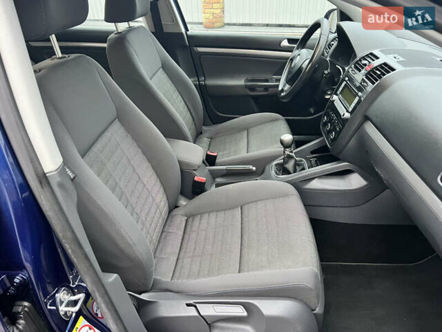 Синий Фольксваген Гольф, объемом двигателя 1.6 л и пробегом 161 тыс. км за 5800 $, фото 31 на Automoto.ua