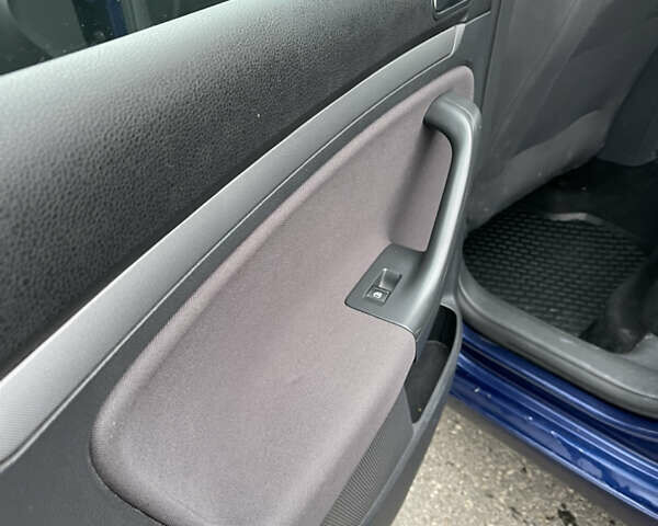 Синій Фольксваген Гольф, об'ємом двигуна 1.9 л та пробігом 348 тис. км за 5600 $, фото 10 на Automoto.ua