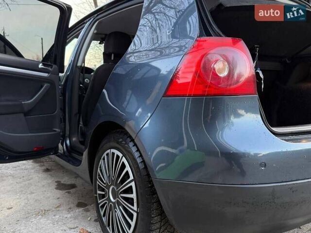 Синий Фольксваген Гольф, объемом двигателя 1.9 л и пробегом 238 тыс. км за 5800 $, фото 3 на Automoto.ua