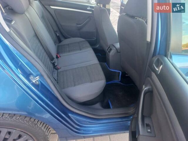 Синий Фольксваген Гольф, объемом двигателя 1.6 л и пробегом 250 тыс. км за 5700 $, фото 32 на Automoto.ua