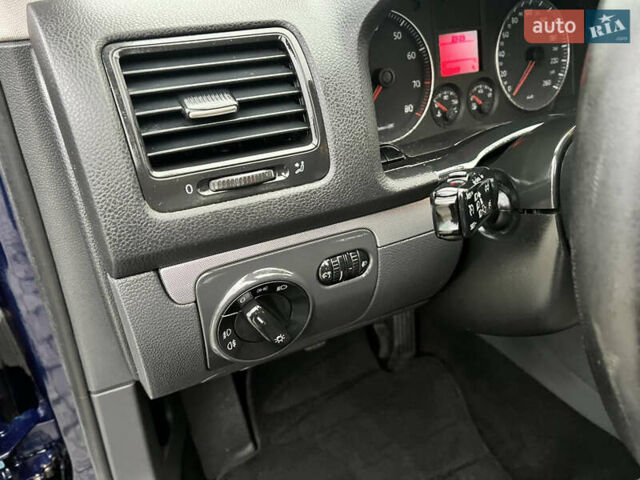 Синий Фольксваген Гольф, объемом двигателя 1.6 л и пробегом 161 тыс. км за 5800 $, фото 25 на Automoto.ua