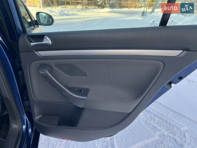 Синий Фольксваген Гольф, объемом двигателя 1.6 л и пробегом 235 тыс. км за 5999 $, фото 42 на Automoto.ua