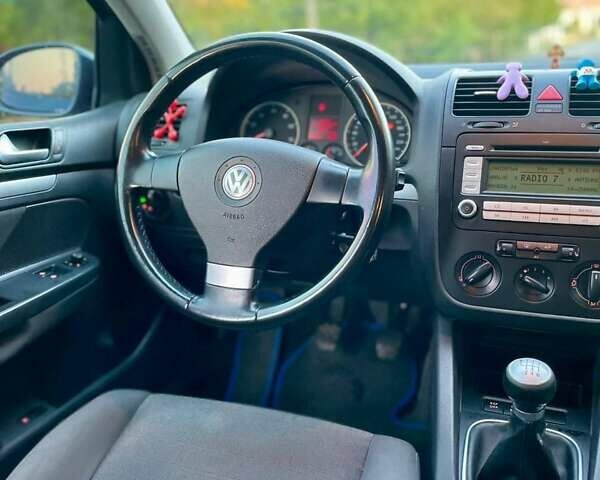 Синий Фольксваген Гольф, объемом двигателя 1.4 л и пробегом 280 тыс. км за 4850 $, фото 1 на Automoto.ua