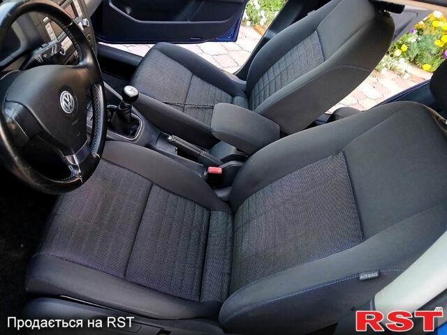 Синий Фольксваген Гольф, объемом двигателя 1.6 л и пробегом 246 тыс. км за 6100 $, фото 2 на Automoto.ua