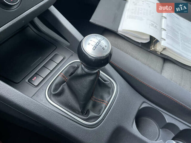 Синий Фольксваген Гольф, объемом двигателя 1.6 л и пробегом 188 тыс. км за 6750 $, фото 30 на Automoto.ua