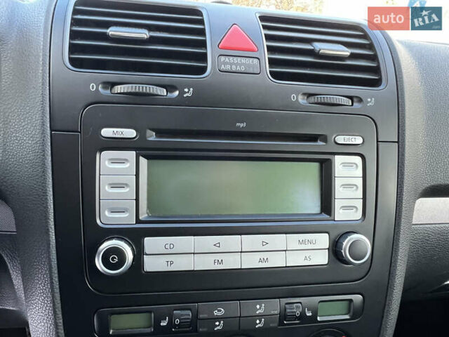 Синий Фольксваген Гольф, объемом двигателя 1.6 л и пробегом 235 тыс. км за 5999 $, фото 38 на Automoto.ua