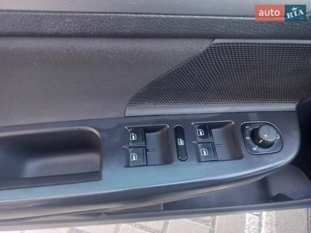 Синий Фольксваген Гольф, объемом двигателя 1.6 л и пробегом 250 тыс. км за 5700 $, фото 24 на Automoto.ua