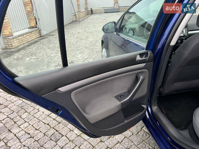 Синий Фольксваген Гольф, объемом двигателя 1.6 л и пробегом 161 тыс. км за 5800 $, фото 22 на Automoto.ua