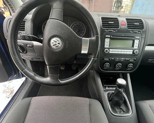 Синий Фольксваген Гольф, объемом двигателя 1.6 л и пробегом 162 тыс. км за 5800 $, фото 8 на Automoto.ua