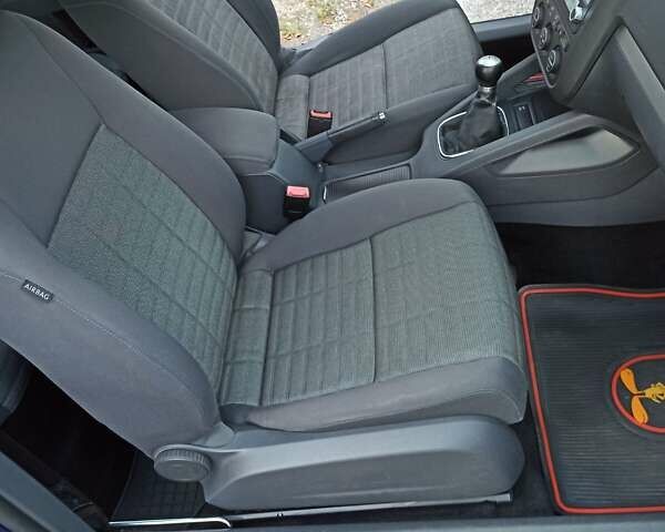 Синий Фольксваген Гольф, объемом двигателя 1.39 л и пробегом 222 тыс. км за 5600 $, фото 9 на Automoto.ua