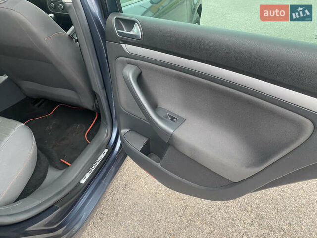 Синий Фольксваген Гольф, объемом двигателя 1.6 л и пробегом 230 тыс. км за 5950 $, фото 22 на Automoto.ua