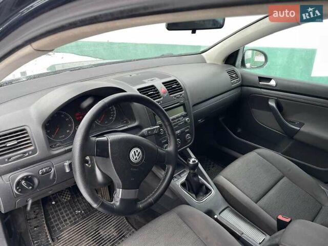 Синий Фольксваген Гольф, объемом двигателя 1.6 л и пробегом 272 тыс. км за 5400 $, фото 11 на Automoto.ua