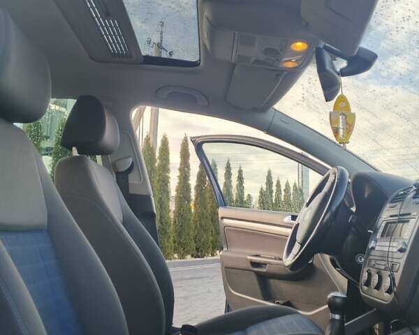 Синий Фольксваген Гольф, объемом двигателя 1.6 л и пробегом 239 тыс. км за 5850 $, фото 1 на Automoto.ua