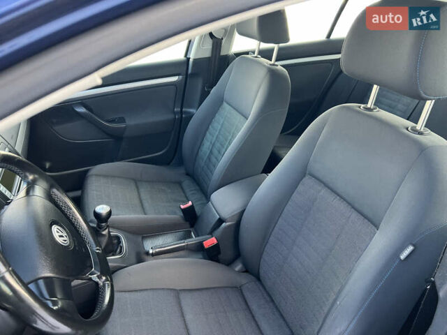 Синий Фольксваген Гольф, объемом двигателя 1.6 л и пробегом 235 тыс. км за 5999 $, фото 35 на Automoto.ua