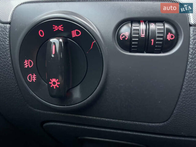 Синий Фольксваген Гольф, объемом двигателя 1.6 л и пробегом 188 тыс. км за 6750 $, фото 31 на Automoto.ua