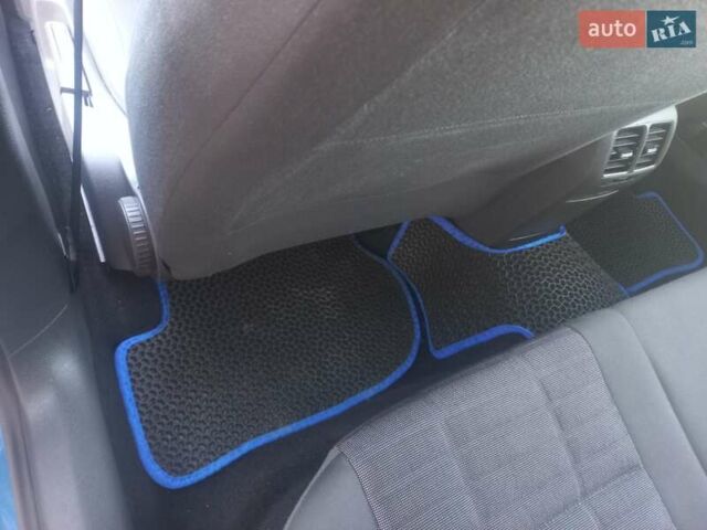 Синий Фольксваген Гольф, объемом двигателя 1.6 л и пробегом 250 тыс. км за 5700 $, фото 29 на Automoto.ua