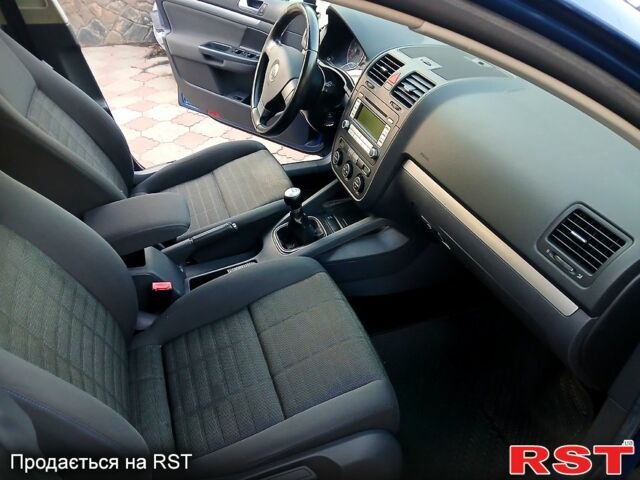 Синий Фольксваген Гольф, объемом двигателя 1.6 л и пробегом 246 тыс. км за 6100 $, фото 6 на Automoto.ua