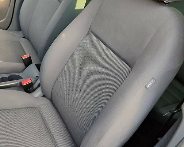 Синий Фольксваген Гольф, объемом двигателя 1.6 л и пробегом 215 тыс. км за 6200 $, фото 15 на Automoto.ua