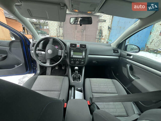 Синий Фольксваген Гольф, объемом двигателя 1.6 л и пробегом 162 тыс. км за 5800 $, фото 7 на Automoto.ua