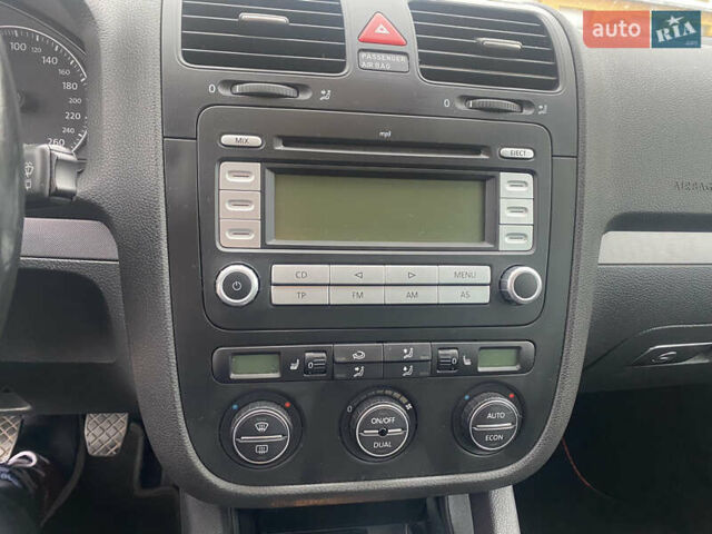 Синий Фольксваген Гольф, объемом двигателя 1.6 л и пробегом 230 тыс. км за 5950 $, фото 15 на Automoto.ua