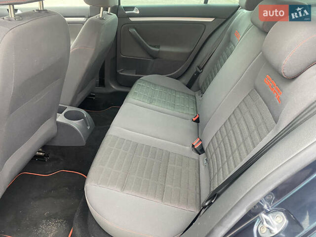 Синий Фольксваген Гольф, объемом двигателя 1.6 л и пробегом 230 тыс. км за 5950 $, фото 18 на Automoto.ua