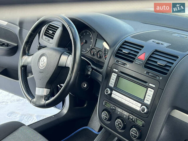 Синий Фольксваген Гольф, объемом двигателя 1.6 л и пробегом 235 тыс. км за 5999 $, фото 49 на Automoto.ua