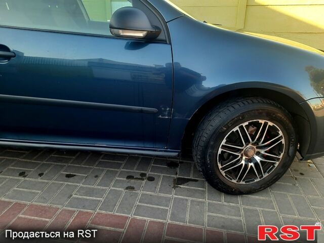 Синий Фольксваген Гольф, объемом двигателя 1.6 л и пробегом 159 тыс. км за 4900 $, фото 3 на Automoto.ua