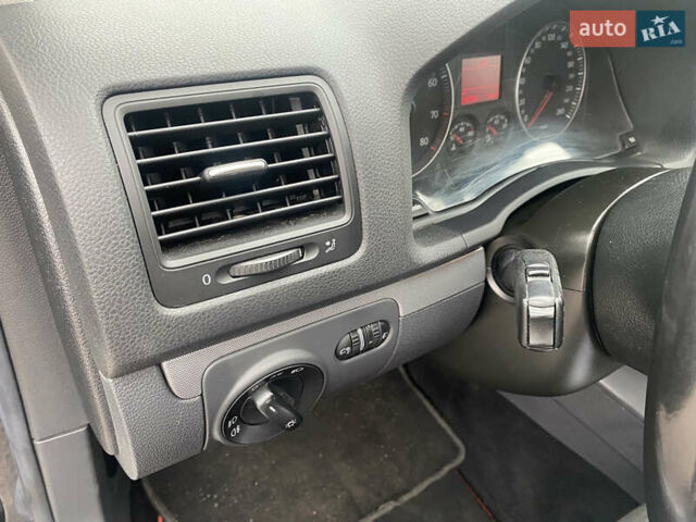 Синий Фольксваген Гольф, объемом двигателя 1.6 л и пробегом 230 тыс. км за 5950 $, фото 10 на Automoto.ua