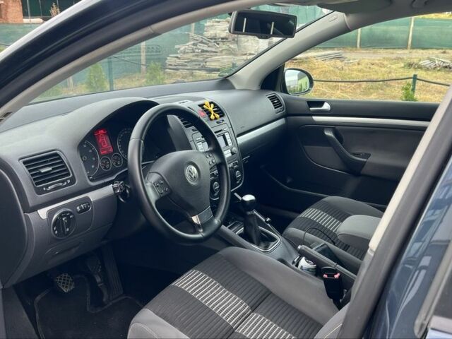 Синий Фольксваген Гольф, объемом двигателя 1.6 л и пробегом 250 тыс. км за 6450 $, фото 4 на Automoto.ua