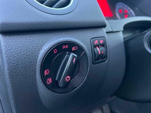 Синий Фольксваген Гольф, объемом двигателя 1.4 л и пробегом 170 тыс. км за 5290 $, фото 19 на Automoto.ua