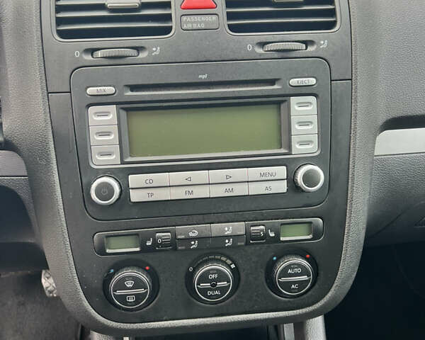 Синій Фольксваген Гольф, об'ємом двигуна 1.6 л та пробігом 161 тис. км за 5300 $, фото 23 на Automoto.ua