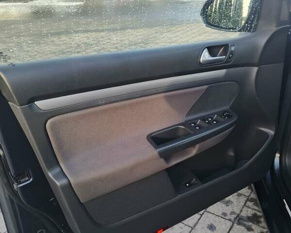 Синий Фольксваген Гольф, объемом двигателя 1.6 л и пробегом 239 тыс. км за 5850 $, фото 22 на Automoto.ua